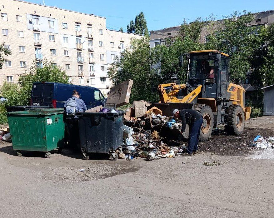 Коммунальные службы проводят работы на территории города Коммунальные службы проводят работы на территории города