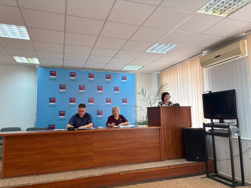 Альберт Зинченко: Сегодня совместно с председателем Совета Станично-Луганского муниципального округа Татьяной Пономаревой провели аппаратное совещание с руководителями структурных подразделений, учреждений и предприятий... Альберт Зинченко: Сегодня совместно с председателем Совета Станично-Луганского муниципального округа Татьяной Пономаревой провели аппаратное совещание с руководителями структурных подразделений, учреждений и предприятий...
