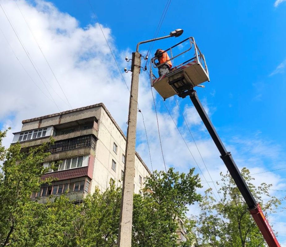 Коммунальные службы проводят работы на территории города Коммунальные службы проводят работы на территории города