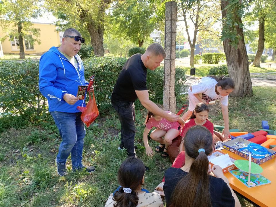 Ко Дню молодёжи лисичанские единороссы организовали праздничное мероприятие Ко Дню молодёжи лисичанские единороссы организовали праздничное мероприятие