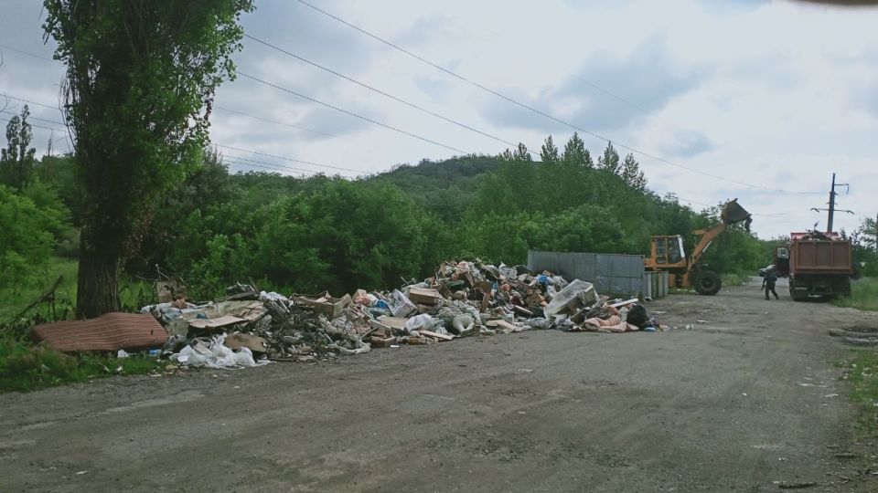 В Стаханове продолжаются работы по благоустройству В Стаханове продолжаются работы по благоустройству