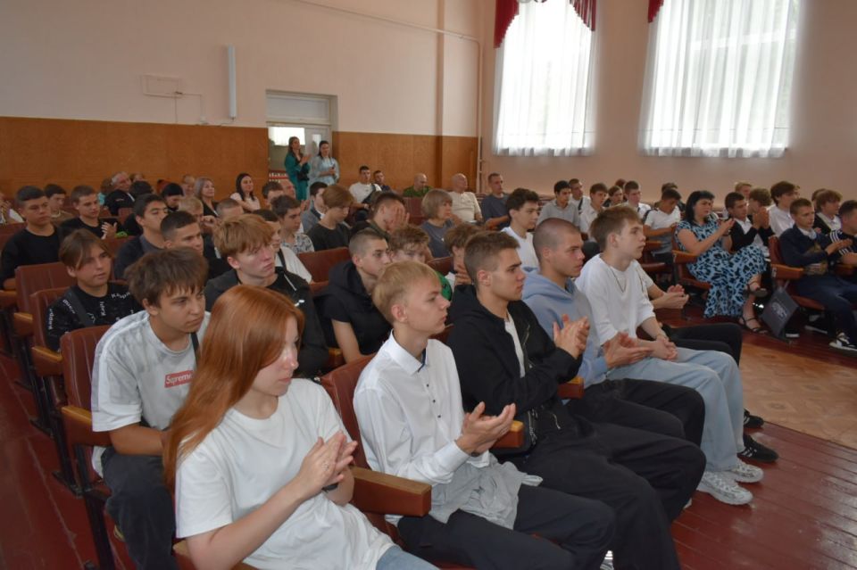 Стахановские единороссы чествовали героев Стахановские единороссы чествовали героев