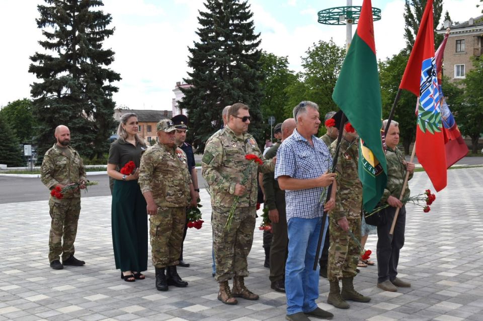 В Стаханове почтили память ветеранов боевых действий В Стаханове почтили память ветеранов боевых действий
