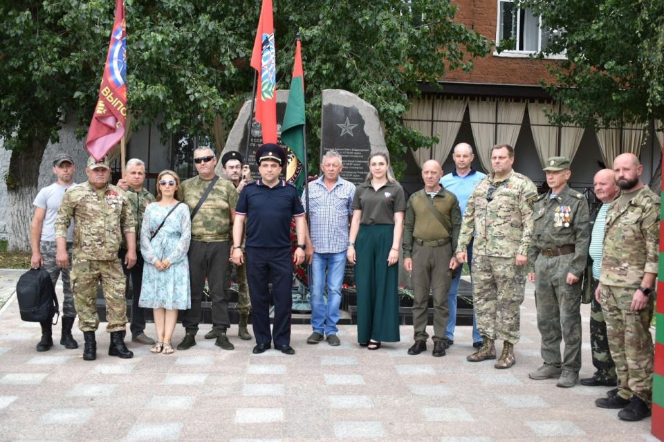 В Стаханове почтили память ветеранов боевых действий В Стаханове почтили память ветеранов боевых действий