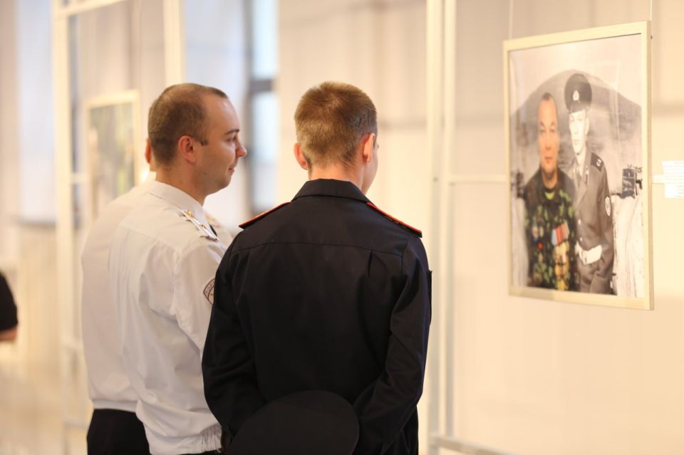 Алексей Кампф открыл инициированную региональным МВД выставку фоторабот ко Дню ветеранов боевых действий Алексей Кампф открыл инициированную региональным МВД выставку фоторабот ко Дню ветеранов боевых действий
