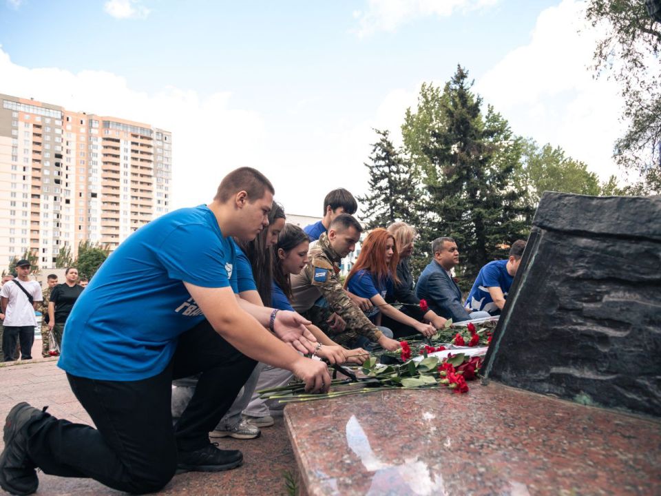 День ветеранов боевых действий в Луганске: память, благодарность, единство День ветеранов боевых действий в Луганске: память, благодарность, единство