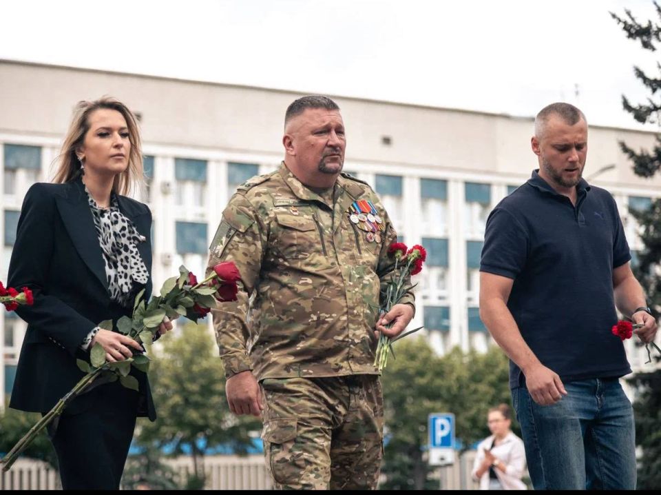 Максим Величко: Сегодня в Луганской Народной Республике почтили память защитников Отечества в рамках Дня ветерана боевых действий Максим Величко: Сегодня в Луганской Народной Республике почтили память защитников Отечества в рамках Дня ветерана боевых действий