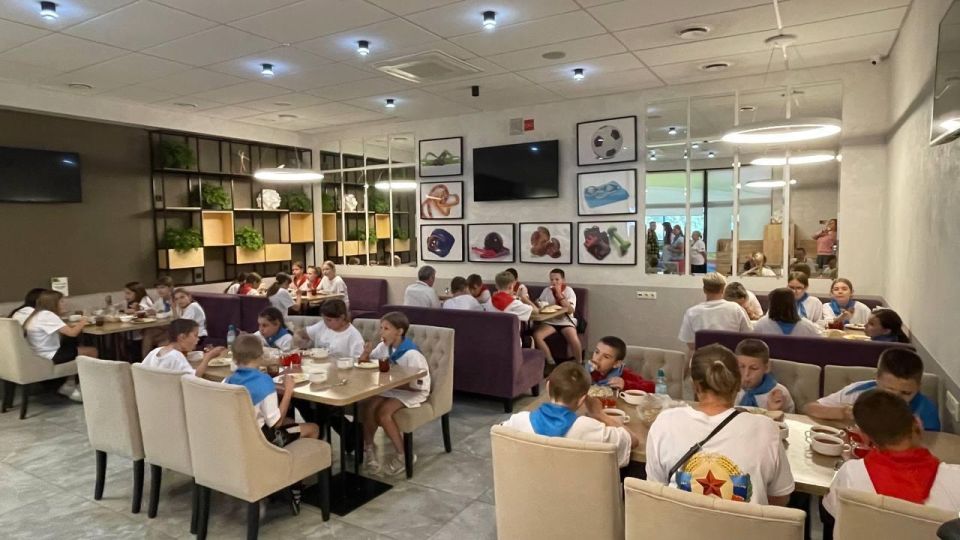 Спортивно-оздоровительный комплекс Армада посетили дети из Беловодского МО Спортивно-оздоровительный комплекс Армада посетили дети из Беловодского МО