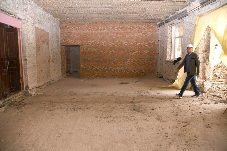 В Комсомольском поселковом клубе идут масштабные восстановительные работы В Комсомольском поселковом клубе идут масштабные восстановительные работы