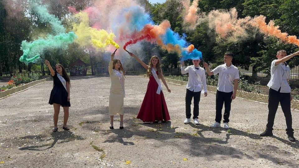 Выпускной вечер — незабываемое событие в жизни каждого! Выпускной вечер — незабываемое событие в жизни каждого!