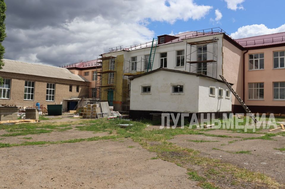 В Свердловской средней школе № 2 выполняется капитальный ремонт В Свердловской средней школе № 2 выполняется капитальный ремонт