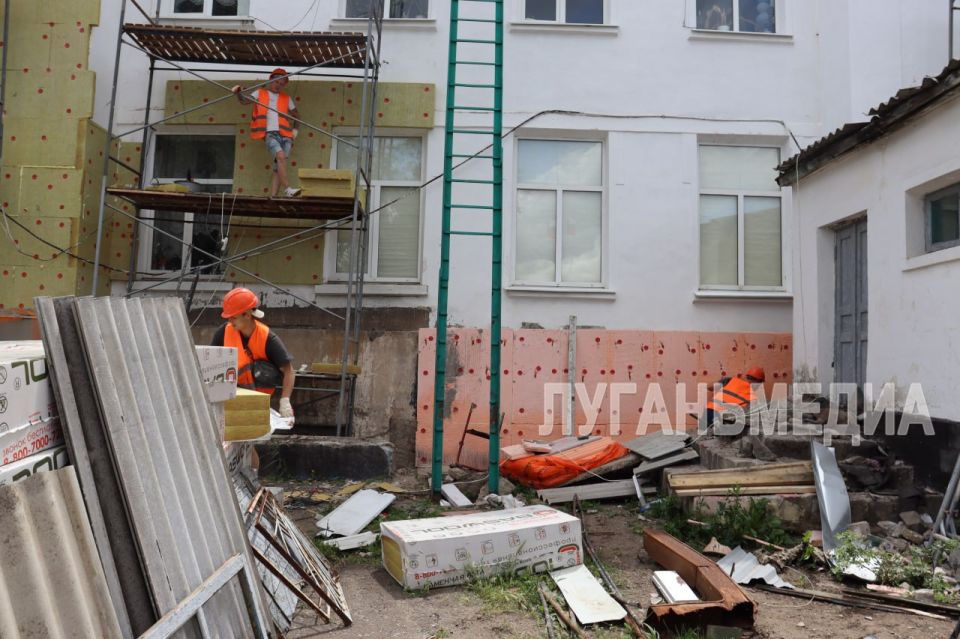 В Свердловской средней школе № 2 выполняется капитальный ремонт В Свердловской средней школе № 2 выполняется капитальный ремонт