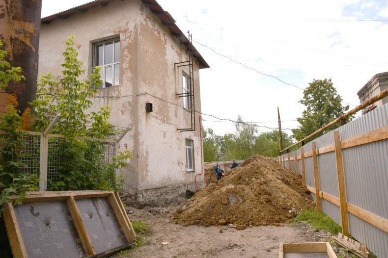 В Комсомольском поселковом клубе идут масштабные восстановительные работы В Комсомольском поселковом клубе идут масштабные восстановительные работы