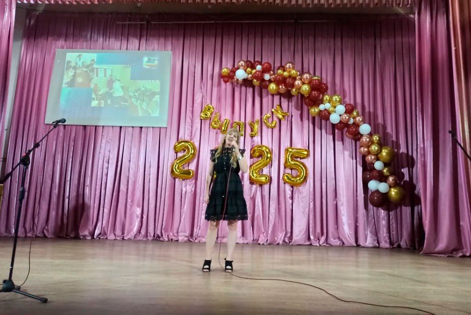 Во Дворце культуры им. Горького пгт Крепенский состоялся выпускной «В добрый путь!» для студентов Антрацитовского медицинского колледжа Во Дворце культуры им. Горького пгт Крепенский состоялся выпускной «В добрый путь!» для студентов Антрацитовского медицинского колледжа