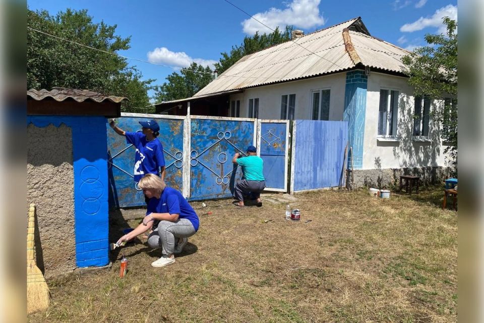 В Антраците активисты «Единой России» помогли матери погибшего военнослужащего В Антраците активисты «Единой России» помогли матери погибшего военнослужащего