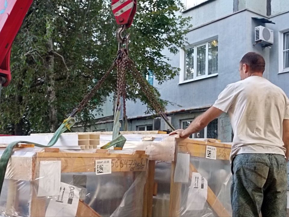 В городском округе город Ровеньки продолжаются работы по установке новых лифтов В городском округе город Ровеньки продолжаются работы по установке новых лифтов