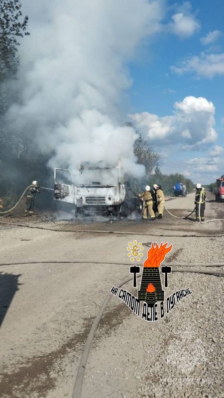 Водитель бензовоза запрыгнул в горящую машину, чтобы избежать катастрофы Водитель бензовоза запрыгнул в горящую машину, чтобы избежать катастрофы