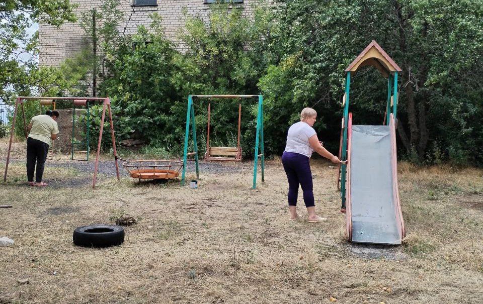 Сегодня в поселке Мирное прошел субботник, в котором приняли участие сотрудники отдела по жизнеобеспечению пгт Новоалександровка, пгт Мирное, с. Верхнешевыревка и работники клуба поселка Таловое Сегодня в поселке Мирное прошел субботник, в котором приняли участие сотрудники отдела по жизнеобеспечению пгт Новоалександровка, пгт Мирное, с. Верхнешевыревка и работники клуба поселка Таловое