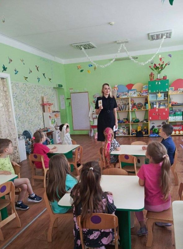 Инспекторы ГИБДД побывали в гостях у дошколят Инспекторы ГИБДД побывали в гостях у дошколят