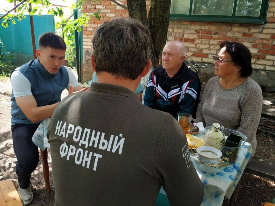 Активисты «ЕДИНОЙ РОССИИ» поздравили ветерана боевых действий с. Николаевка с памятным днём Активисты «ЕДИНОЙ РОССИИ» поздравили ветерана боевых действий с. Николаевка с памятным днём