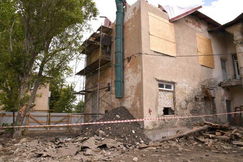 В Комсомольском поселковом клубе идут масштабные восстановительные работы В Комсомольском поселковом клубе идут масштабные восстановительные работы