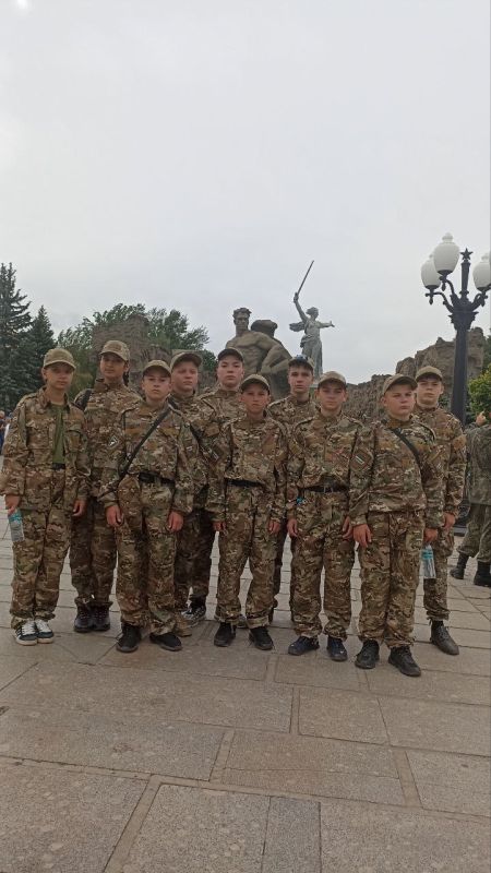 Команда «ЧиС» Ясеновской гимназии им.Ю.В.Стеценко приехала с победой из состязаний Всероссийской военно-патриотической игры «Зарница 2.0» в Волгоградской области Команда «ЧиС» Ясеновской гимназии им.Ю.В.Стеценко приехала с победой из состязаний Всероссийской военно-патриотической игры «Зарница 2.0» в Волгоградской области