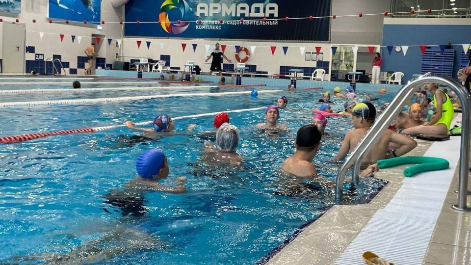 Спортивно-оздоровительный комплекс Армада посетили дети из Беловодского МО Спортивно-оздоровительный комплекс Армада посетили дети из Беловодского МО