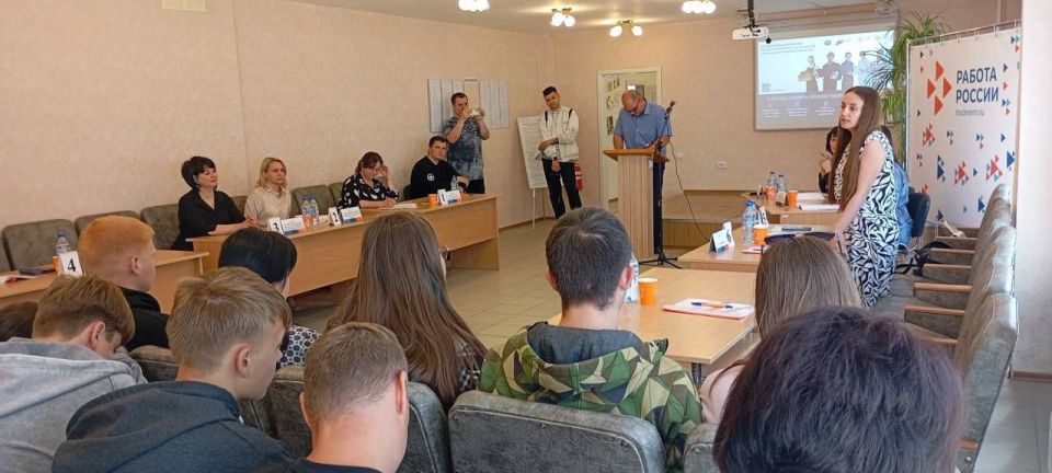 27 июня специалисты по управлению персоналом Луганского филиала ФГУП «ЖДН» Юлия Изотова и Людмила Сухова приняли участие во II этапе Всероссийской ярмарки трудоустройства «Работа России. Время возможностей» в городах 27 июня специалисты по управлению персоналом Луганского филиала ФГУП «ЖДН» Юлия Изотова и Людмила Сухова приняли участие во II этапе Всероссийской ярмарки трудоустройства «Работа России. Время возможностей» в городах