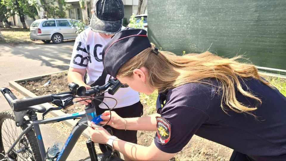 В Луганске прошла акция "Безопасность – это забота каждого!" В Луганске прошла акция "Безопасность – это забота каждого!"