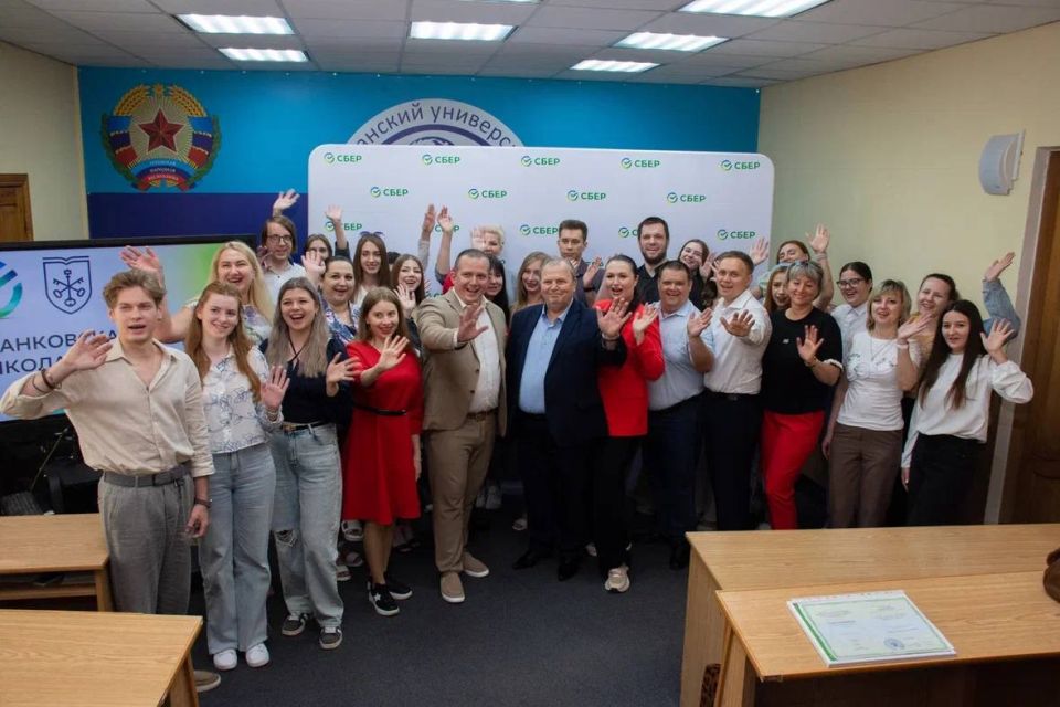 25 студентов ЛГУ имени Владимира Даля закончили «Банковскую школу Сбера» 25 студентов ЛГУ имени Владимира Даля закончили «Банковскую школу Сбера»