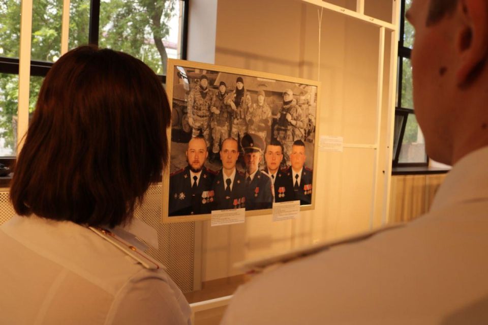Фотовыставка «Позывной „Ветераны“ открылась в Луганской государственной академии культуры и искусств имени Матусовского в День ветеранов боевых действий, отмечаемый сегодня Фотовыставка «Позывной „Ветераны“ открылась в Луганской государственной академии культуры и искусств имени Матусовского в День ветеранов боевых действий, отмечаемый сегодня