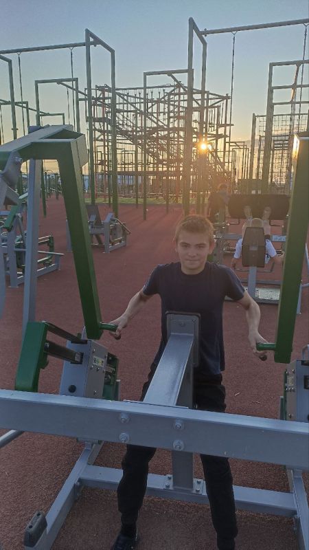 Ребята из команды «ЧиС» Ясеновской гимназии им.Ю.В.Стеценко не только принимали участие в состязаниях Всероссийской военно-патриотической игры «Зарница 2.0», которые проходили в Волгоградской области, но и культурно... Ребята из команды «ЧиС» Ясеновской гимназии им.Ю.В.Стеценко не только принимали участие в состязаниях Всероссийской военно-патриотической игры «Зарница 2.0», которые проходили в Волгоградской области, но и культурно...