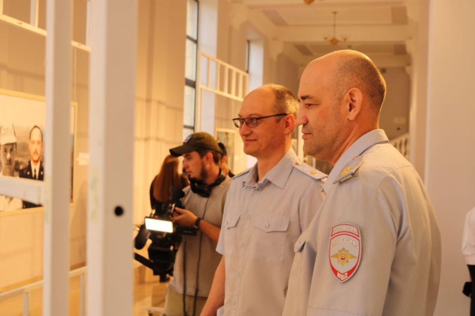 Фотовыставка «Позывной „Ветераны“ открылась в Луганской государственной академии культуры и искусств имени Матусовского в День ветеранов боевых действий, отмечаемый сегодня Фотовыставка «Позывной „Ветераны“ открылась в Луганской государственной академии культуры и искусств имени Матусовского в День ветеранов боевых действий, отмечаемый сегодня