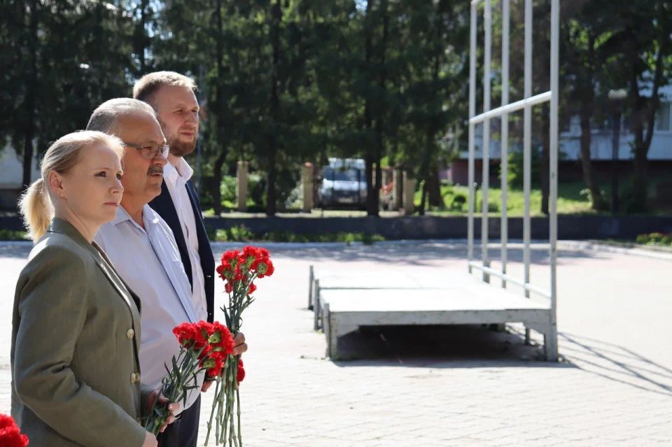 Анна Рослякова с рабочим визитом посетила Лутугино, Красный Луч и Антрацит Анна Рослякова с рабочим визитом посетила Лутугино, Красный Луч и Антрацит