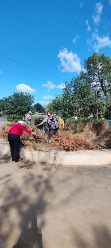 Участники клуба «Активное долголетие» провели субботник в парке имени Будагьянца Участники клуба «Активное долголетие» провели субботник в парке имени Будагьянца