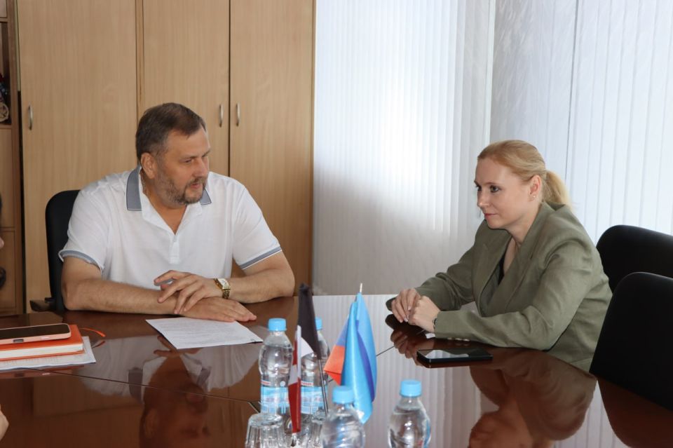 Анна Рослякова с рабочим визитом посетила Лутугино, Красный Луч и Антрацит Анна Рослякова с рабочим визитом посетила Лутугино, Красный Луч и Антрацит