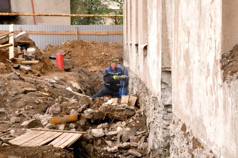 В Комсомольском поселковом клубе идут масштабные восстановительные работы В Комсомольском поселковом клубе идут масштабные восстановительные работы