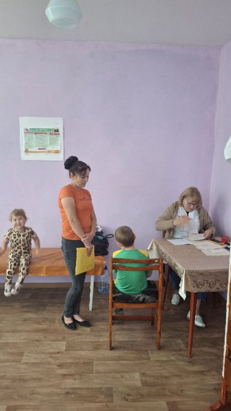 Специалисты Меловской ЦРМБ ЛНР , провели выездной осмотр детского населения в с.Зориковка Специалисты Меловской ЦРМБ ЛНР , провели выездной осмотр детского населения в с.Зориковка