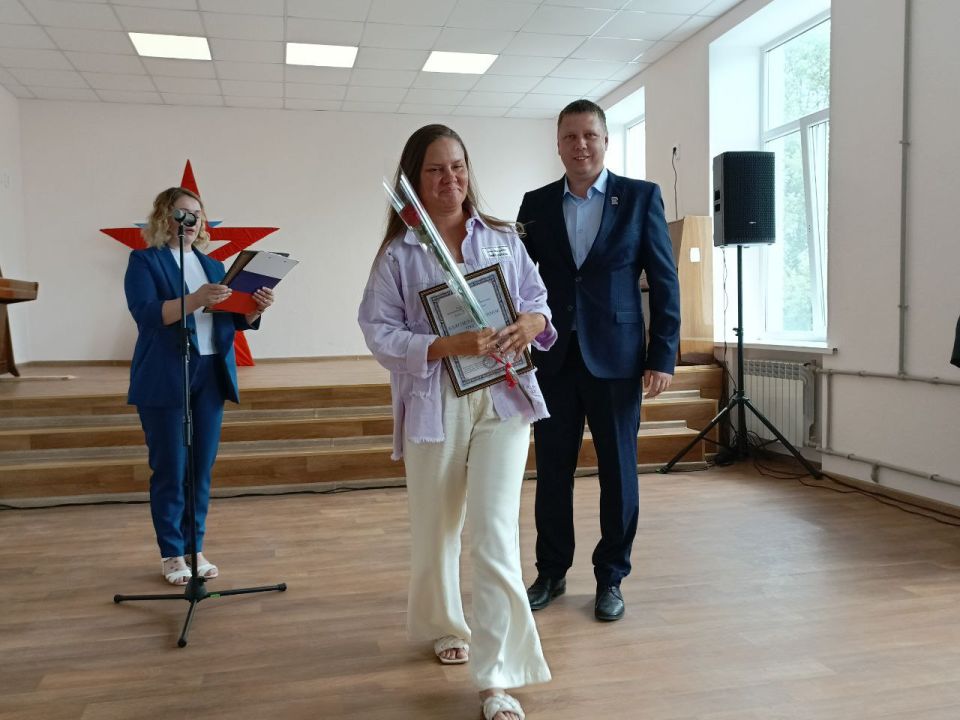 Совет городского округа город Лисичанск отметил благодарностями активных жителей Лисичанска Совет городского округа город Лисичанск отметил благодарностями активных жителей Лисичанска
