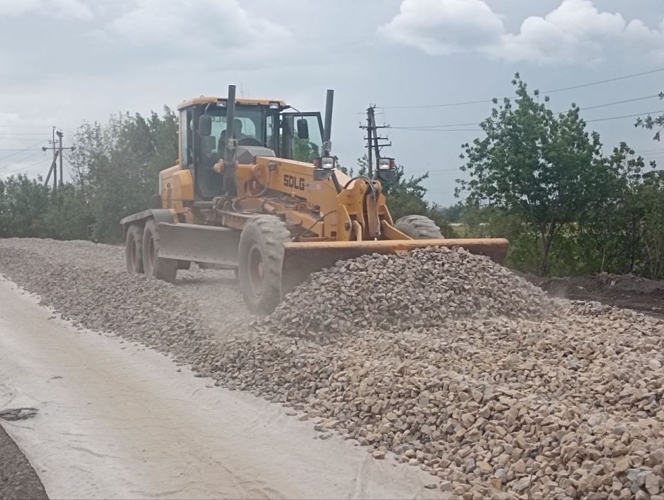 В Ровеньках продолжаются работы по капитальному ремонту автомобильной дороги В Ровеньках продолжаются работы по капитальному ремонту автомобильной дороги