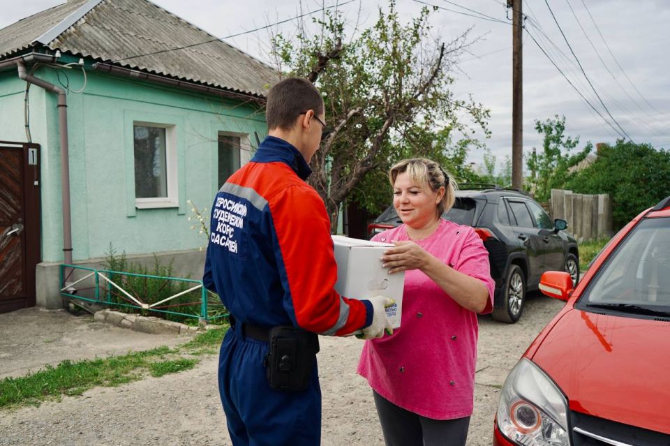 Никогда не оставим в беде. В условиях вооружённого конфликта роль добровольцев в общественной жизни нашего региона становится всё более значимой и незаменимой Никогда не оставим в беде. В условиях вооружённого конфликта роль добровольцев в общественной жизни нашего региона становится всё более значимой и незаменимой
