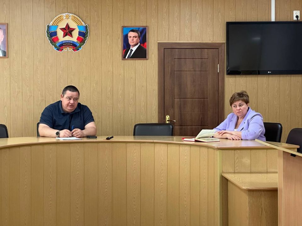 Сегодня Глава городского округа провел рабочее совещание с начальниками отделов жизнеобеспечения поселков и села Благовка Сегодня Глава городского округа провел рабочее совещание с начальниками отделов жизнеобеспечения поселков и села Благовка