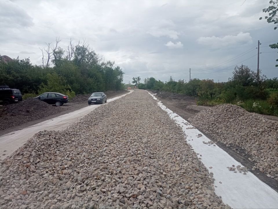 В Ровеньках продолжаются работы по капитальному ремонту автомобильной дороги В Ровеньках продолжаются работы по капитальному ремонту автомобильной дороги