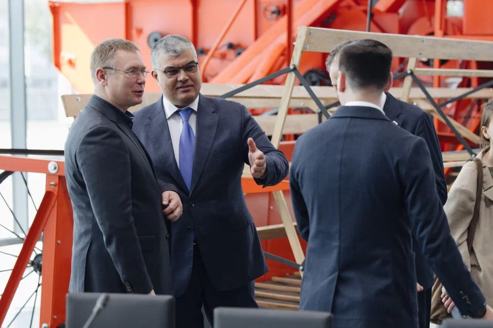 Леонид Слуцкий: Необходимо выделить 10 млрд рублей на поддержку производителей сельхозтехники Леонид Слуцкий: Необходимо выделить 10 млрд рублей на поддержку производителей сельхозтехники