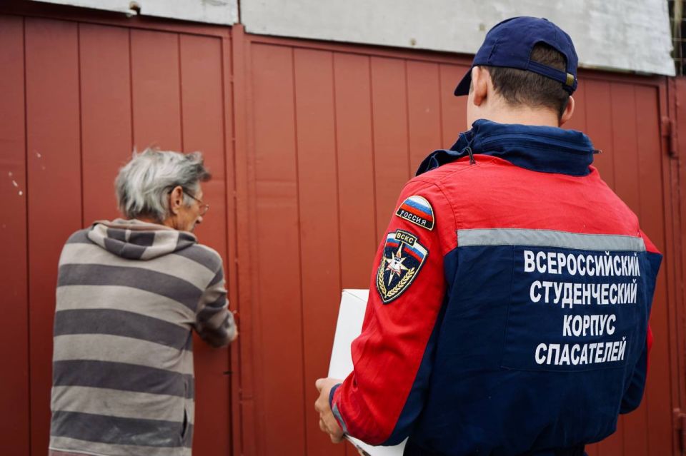 Никогда не оставим в беде. В условиях вооружённого конфликта роль добровольцев в общественной жизни нашего региона становится всё более значимой и незаменимой Никогда не оставим в беде. В условиях вооружённого конфликта роль добровольцев в общественной жизни нашего региона становится всё более значимой и незаменимой