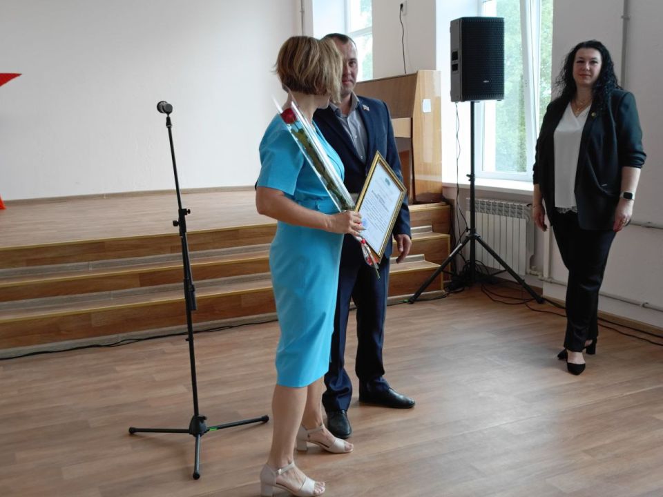 Совет городского округа город Лисичанск отметил благодарностями активных жителей Лисичанска Совет городского округа город Лисичанск отметил благодарностями активных жителей Лисичанска