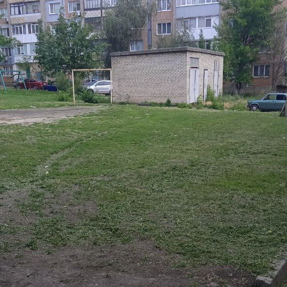 Антрацитовский филиал Единой Управляющей Компании продолжает планомерную работу по благоустройству придомовых территорий! Антрацитовский филиал Единой Управляющей Компании продолжает планомерную работу по благоустройству придомовых территорий!