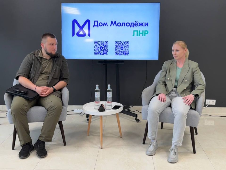 Анна Рослякова впервые встретилась с молодежными активистами Луганщины Анна Рослякова впервые встретилась с молодежными активистами Луганщины