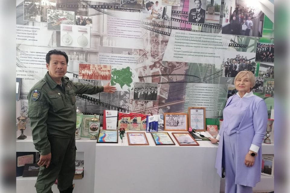 При поддержке «Единой России» на передовую и в детские учреждения ЛНР доставили очередную партию гумпомощи При поддержке «Единой России» на передовую и в детские учреждения ЛНР доставили очередную партию гумпомощи