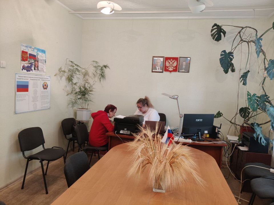 02.07.2025г. в Чугинском отделе жизнеобеспечения населённых пунктов специалистом Станично-Луганского МФЦ был проведён приём маломобильных граждан 02.07.2025г. в Чугинском отделе жизнеобеспечения населённых пунктов специалистом Станично-Луганского МФЦ был проведён приём маломобильных граждан